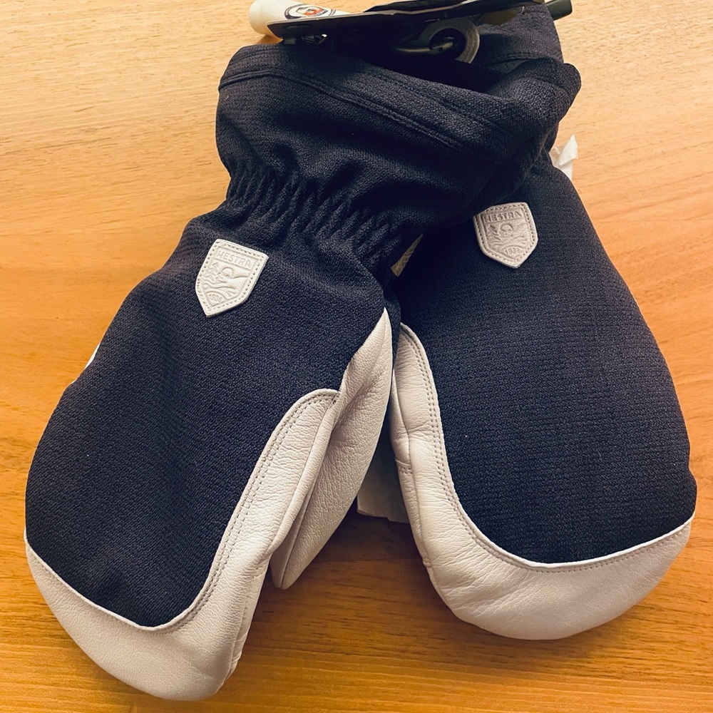 NWT Hestra Women’s Patrol Gauntlet navy blue size 9
